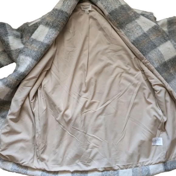 Evereve Women's Faux Fur Jacket Coat Size L Plaid Button Close Heavyweight Grey - Picture 5 of 10